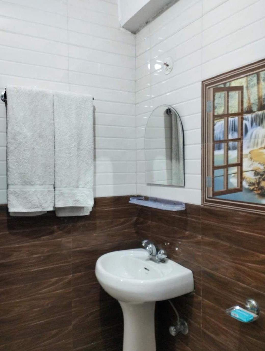 Verma Guest House Дхарамсала Екстериор снимка