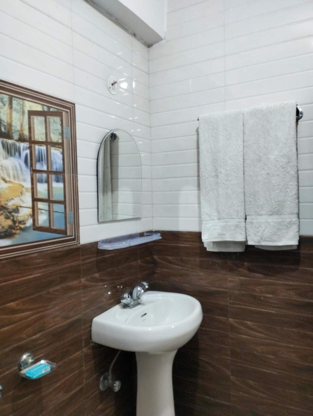 Verma Guest House Дхарамсала Екстериор снимка